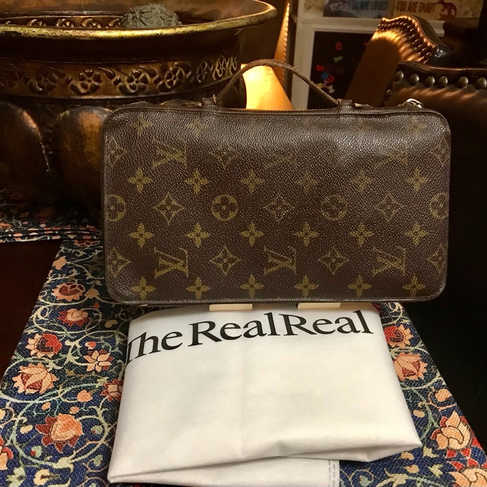 Louis Vuitton Escapade Travel Wallet